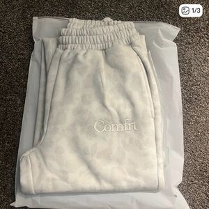 ISO!!!!!!!!!! Comfit White Joggers